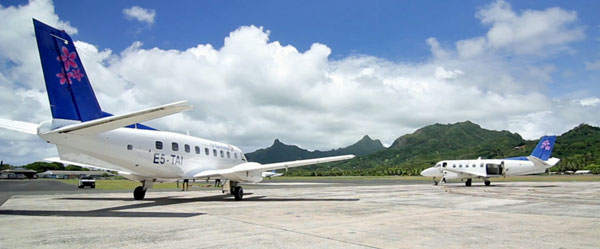 Air Rarotonga planes on tarmac